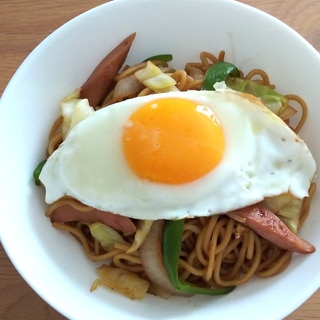 母の日に作ろう！目玉焼きのせソース焼きそば